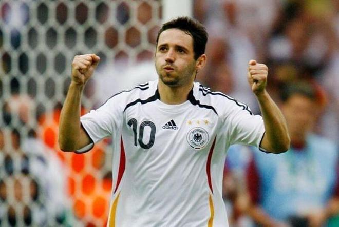 防线陷入被 防线陷入被